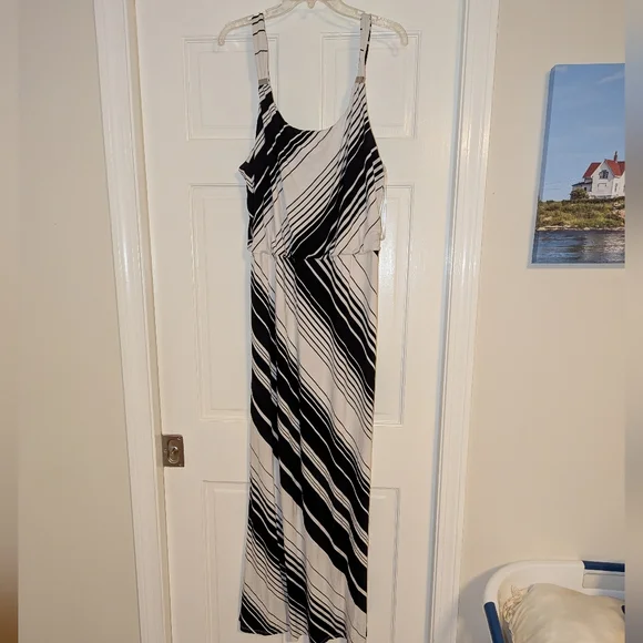 WHBM Sleeveless Bias Stripe Maxi Dress - Picture 4 of 6